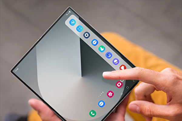 Quickly access apps, contacts, and tools from a customizable side panel.