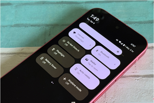5G phone with Wi-Fi 6, Bluetooth, and dual SIM.