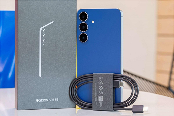 Samsung Galaxy S25 FE unboxing with first look at design and build quality.