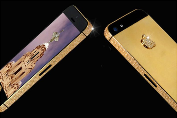 Custom iPhone 5 made of gold with a 26-carat black diamond home button.