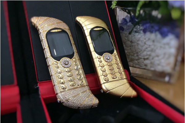 Swiss-made luxury phone with white gold and 120 carats of diamonds.