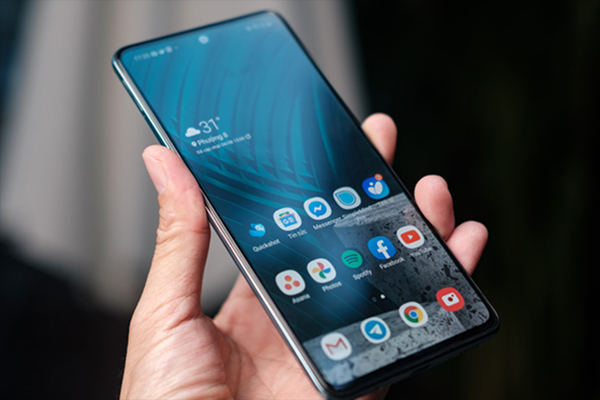 AMOLED screen featuring individually controlled pixels for vivid visuals