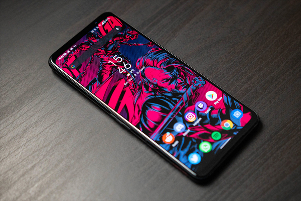 IPS LCD smartphone screen with wide viewing angles and accurate colors