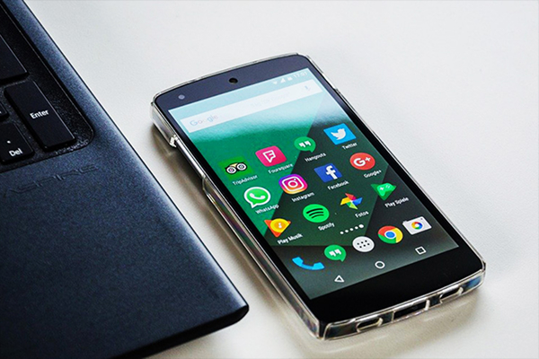 LTPS LCD display offering high pixel density and fast response time