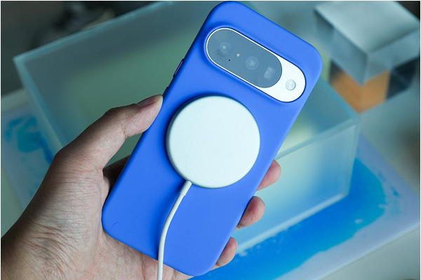 Inconsistent or failed wireless charging on Pixel 10, especially with older chargers.