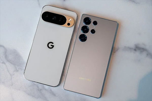 Comparison of two flagship Android devices of 2026: Google Pixel 10 Pro and Samsung S26.