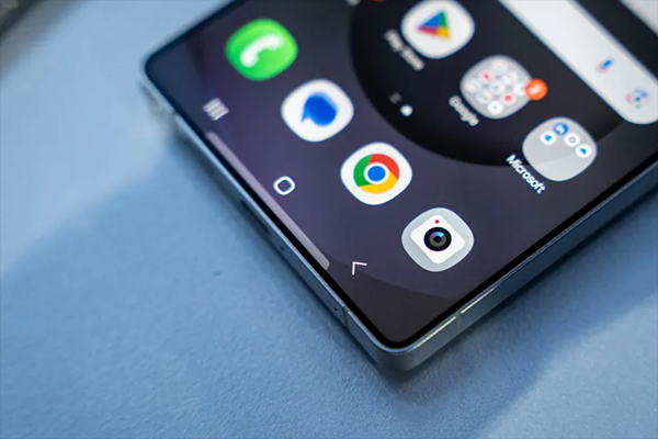 Samsung One UI interface showing app icons and navigation controls