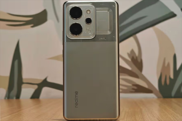 MediaTek Dimensity 7400-Ultra, 12GB RAM, 256GB storage, smooth gaming and daily performance.