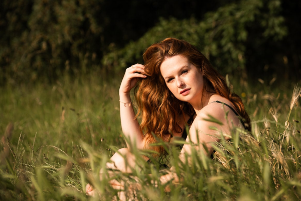 Pixel shows natural colors, Samsung produces brighter and more vibrant images