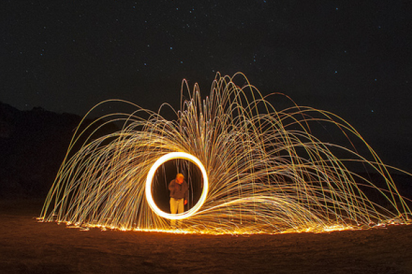 Samsung captures brighter and clearer night photos, Pixel looks softer