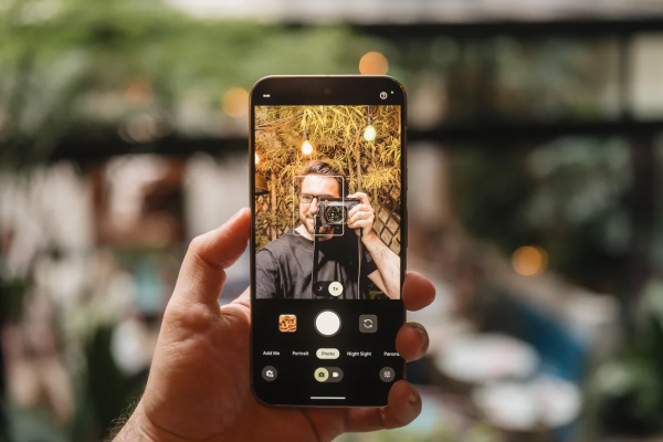 Pixel captures more detailed selfies, Samsung is less sharp