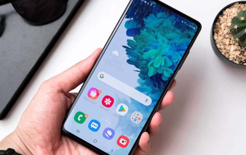 Clean and organize your home screen by removing clutter.